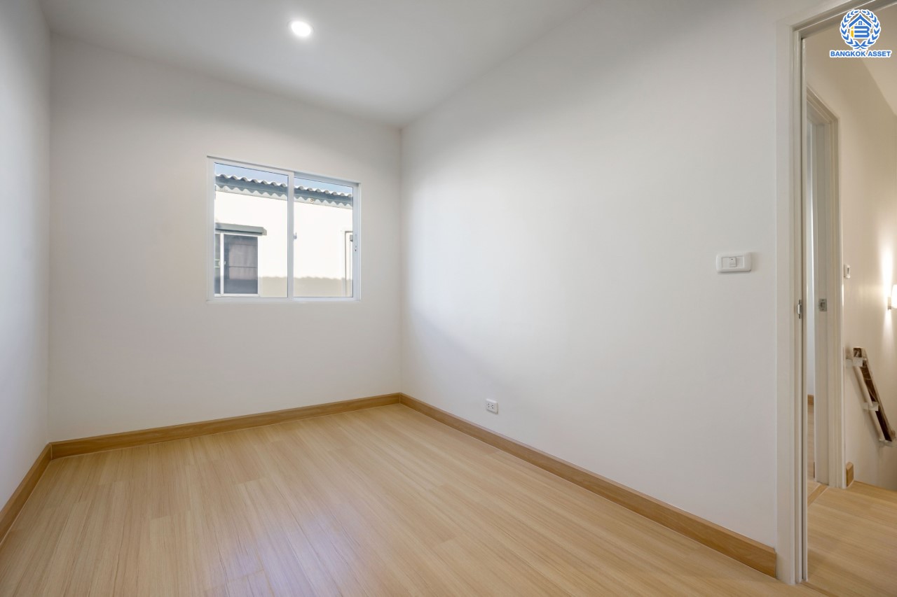 ทาวน์เฮ้าส์มือสองนนทบุรี ม.วิลเลตไลท์ ราชพฤกษ์-ปิ่นเกล้า เนื้อที่ 19.2 ตร.ว. ฟังก์ชัน 3 ห้องนอน 2 ห้องน้ำ จอดรถได้ 2 คัน บนทำเลสะดวกสบาย เดินทางง่าย เข้า-ออกได้หลายเส้นทาง ทั้งทางราชพฤกษ์ กาญจนาภิเษก และนครอินทร์ เพียง 5 นาทีถึงจุดขึ้นทางด่วน "ศรีรัช"...